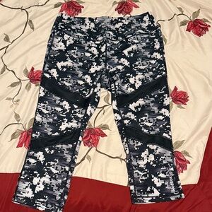 Black and White Camouflage Capri Leggings